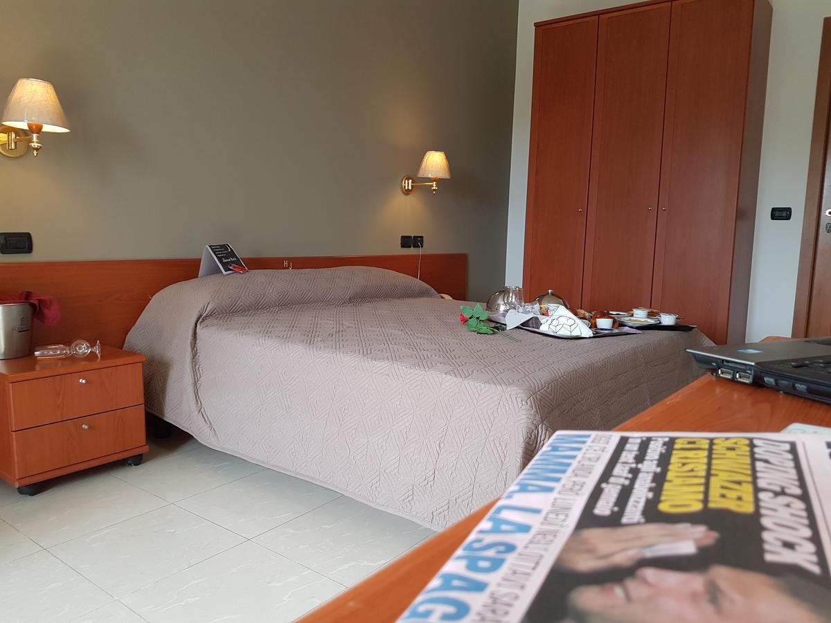 Hotel Joy Castel Volturno Room photo
